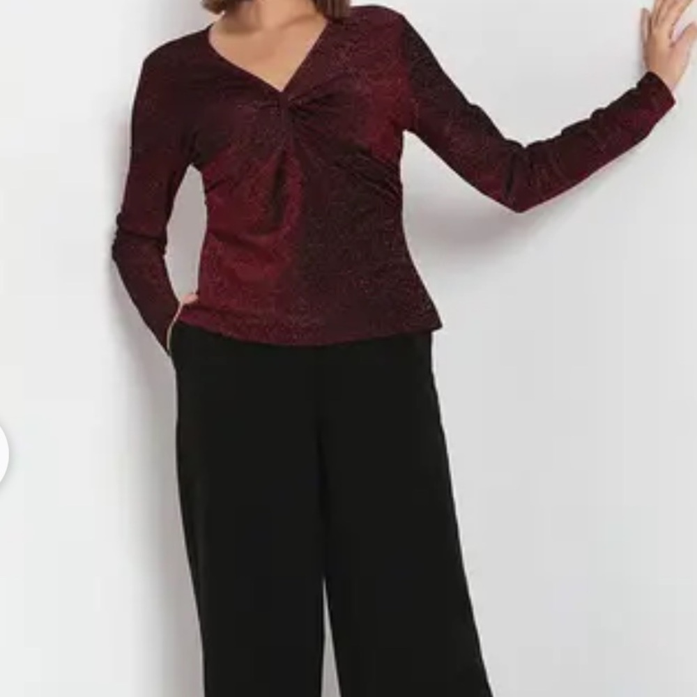 Madison & Hudson Elegant Burgundy V-Neck Top